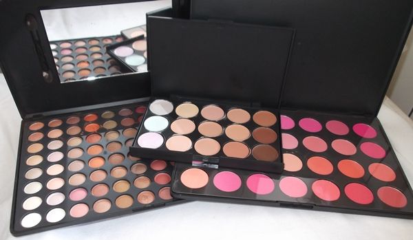 Conjunto com 3 paletas corretivo,sombras e blushes